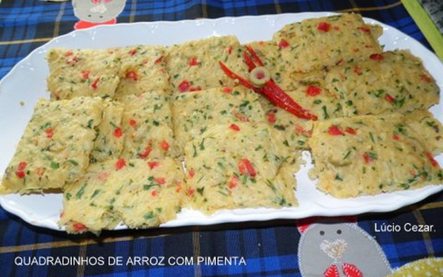 Quadradinhos de arroz com pimenta dedo de moça