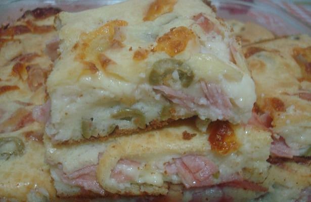 Torta de queijo, presunto e frango