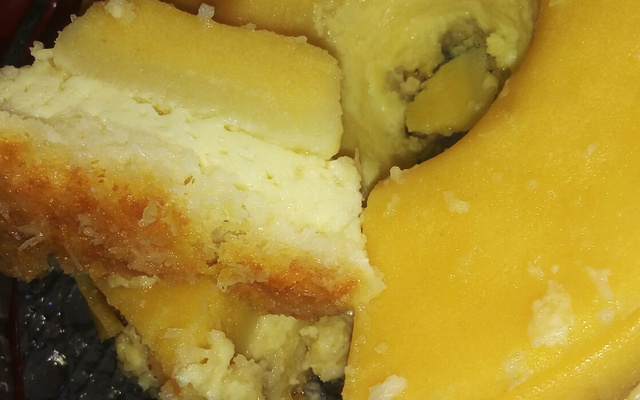 Bolo de fubá cremoso com coco