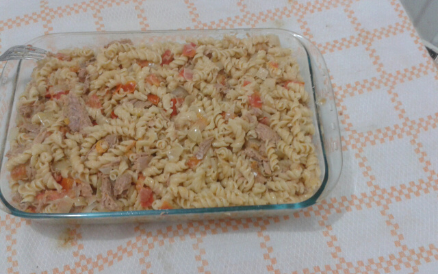 Macarrão com atum e creme de leite