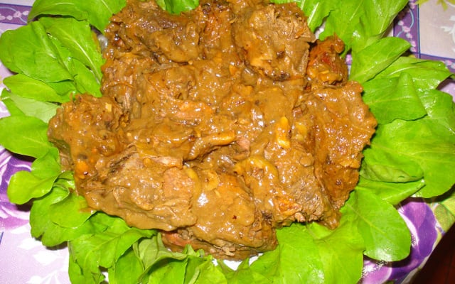 Carne recheada ao molho madeira