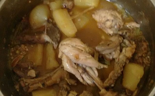 Ensopado de frango com mandioca