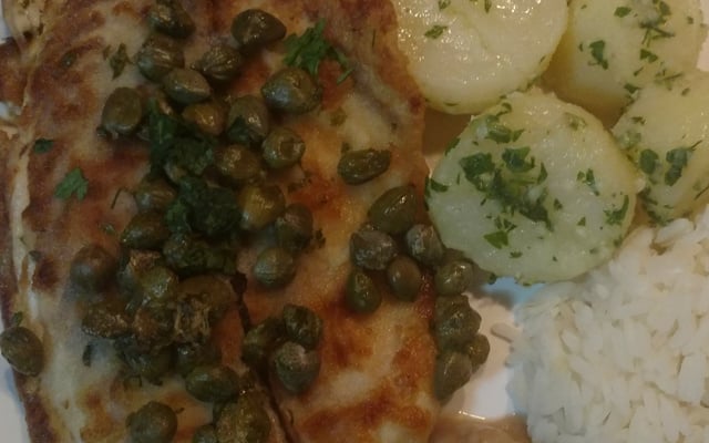 Filé de tilápia com alcaparras