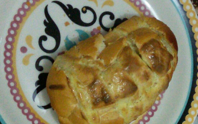 Pão francês assado com creme de alho