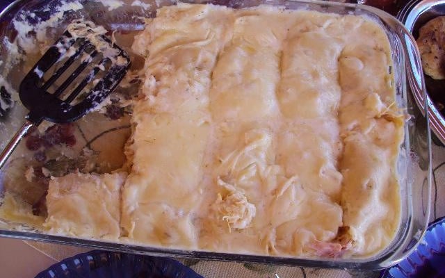 Lasanha de frango ao molho branco com presunto