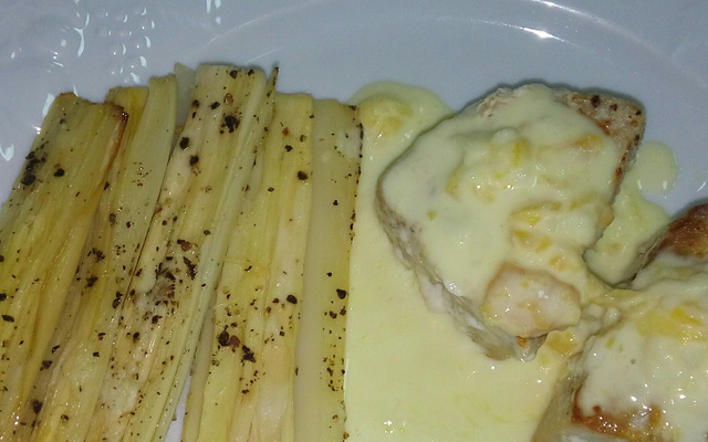 Atum com queijo de cabra e damasco