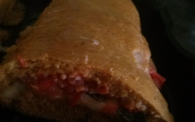 Pão com massa de tomate fresco