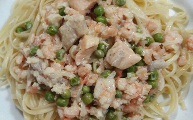 Massa com camarão e salmão