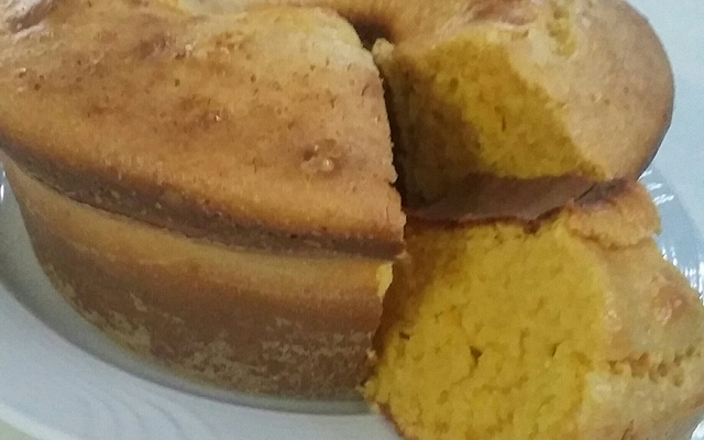 Bolo de milharina cremoso