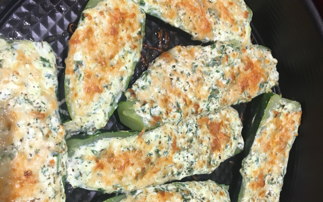 Abobrinha recheada com ricota