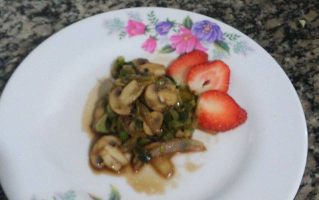 Refogado de cogumelo e alho-poró