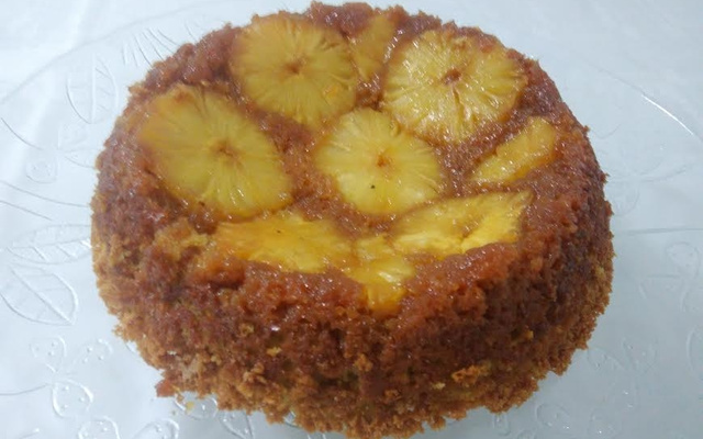 Bolo de abacaxi caramelado