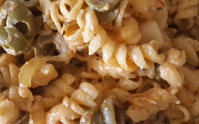 Macarrão com calabresa e requeijão - rapidinha