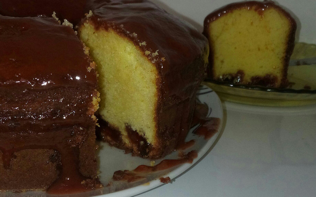 Bolo de fubá com goiabada