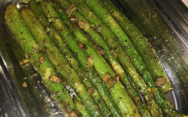 Aspargos ao alho