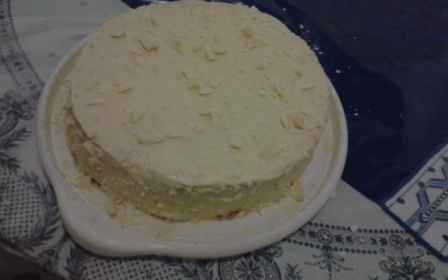 Bolo falso de chocolate branco