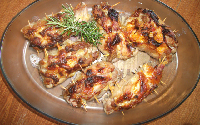 Coxa de frango recheada assada