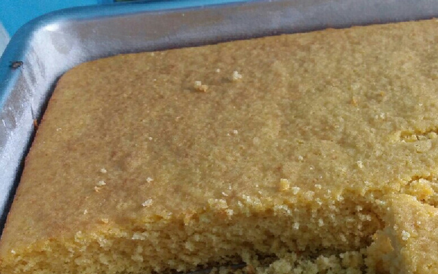 Bolo de fubá com soro de leite azedo (talhado)