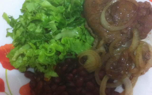 Bife de fígado acebolado