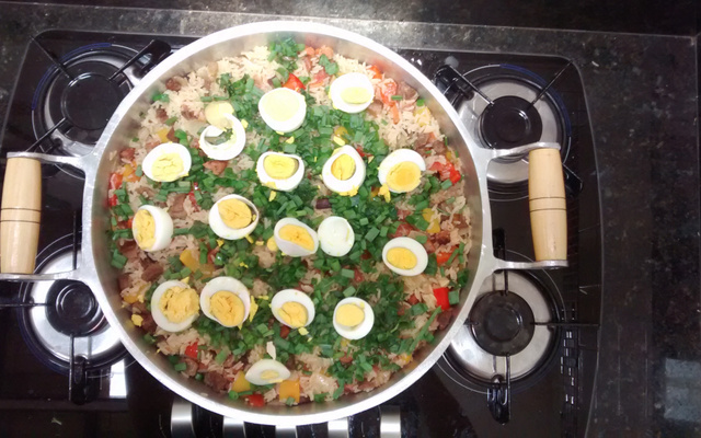 Arroz carreteiro com sobras de churrasco da Bianca