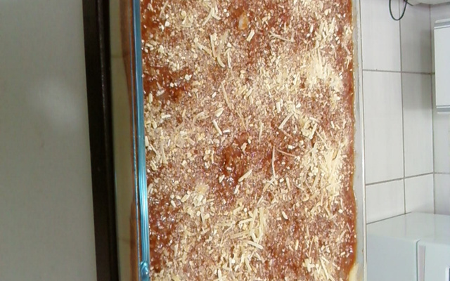 Polenta cremosa com molho de carne moída