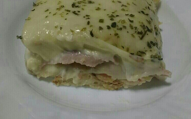 Bauru de forno com hambúrguer