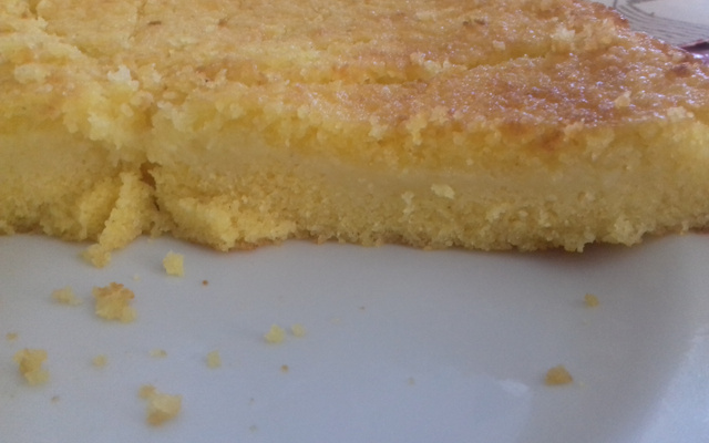 Bolo de fubá cremoso