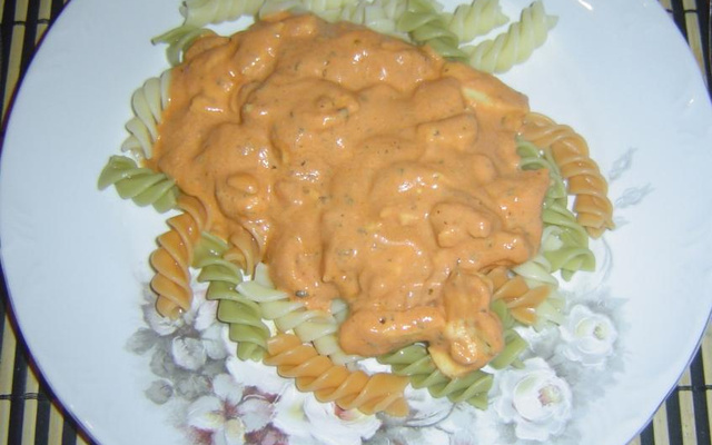 Macarrão fusilli com queijo minas fresco