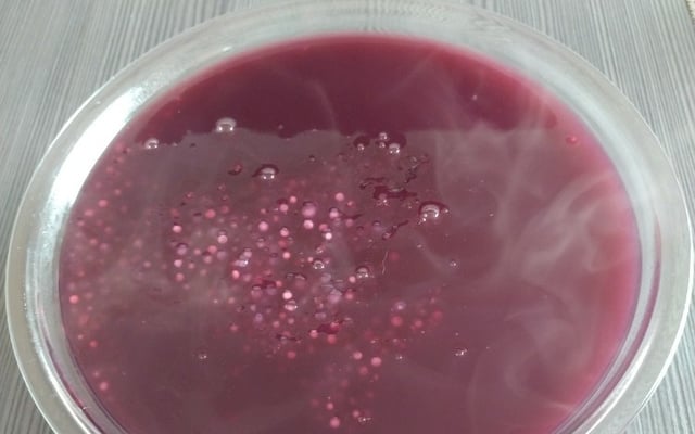 Sagu de sachês de suco de uva