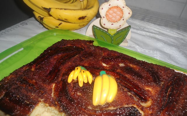 Bolo de banana caramelada