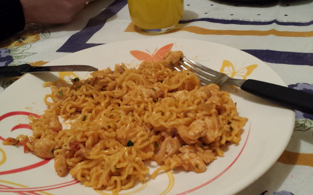 Macarrão alho e óleo com frango