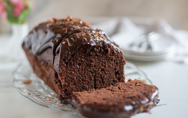 Bolo de chocolate com creme de avelã na air fryer