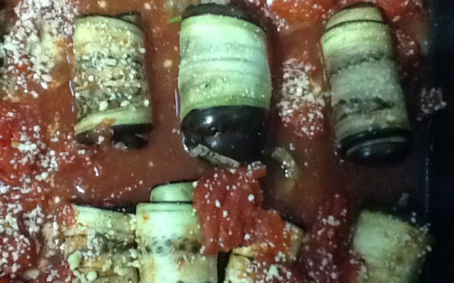 Rolinhos de berinjela com carne moída