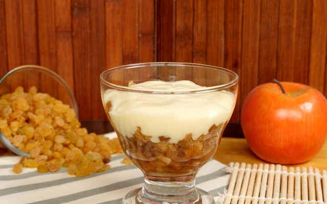 Compota de frutas com creme