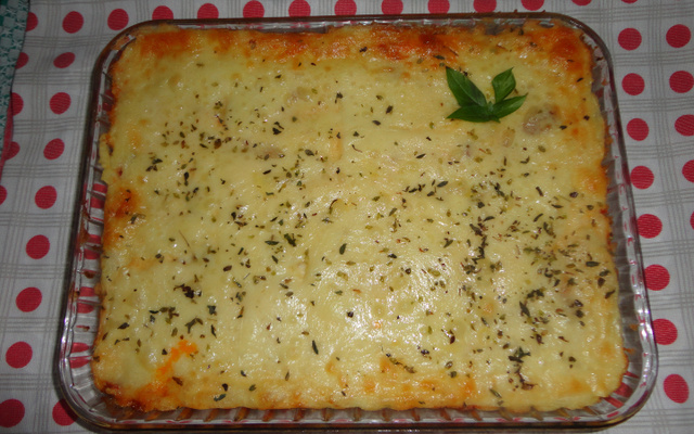 Escondidinho de batata com recheio de pizza