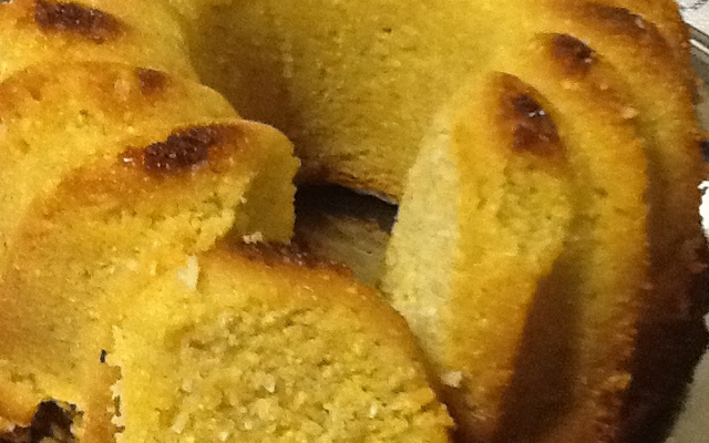 Bolo de fubá e iogurte