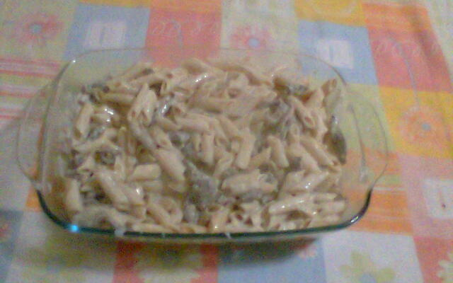 Macarrão com molho de sobras de queijo