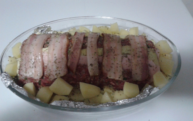 Rocambole de carne moída fácil e rápido