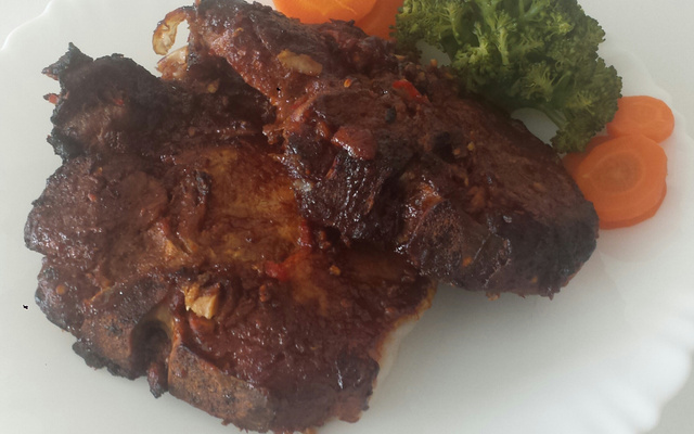 Carré Spice (Costeletas de porco grelhadas com molho apimentado)