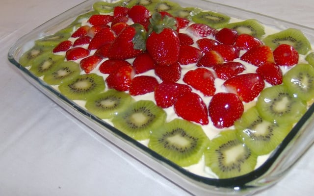 Bolo de morango e kiwi