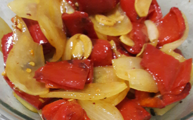 Antepasto de pimentão vermelho assado
