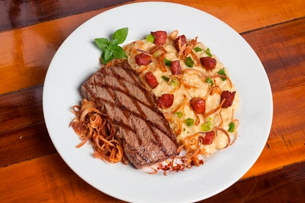 Risoto de limone com Linguiça Blumenau e mignon grelhado