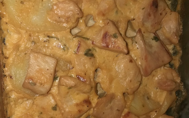 Filé de frango com batatas ao molho de requeijão e catupiry