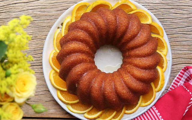 Bolo de limão e laranja com camomila
