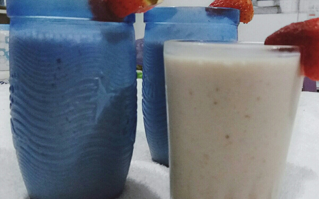 Smoothie de banana e morango com aveia