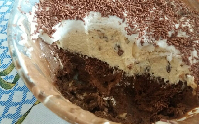 Pavê de sorvete e bombom