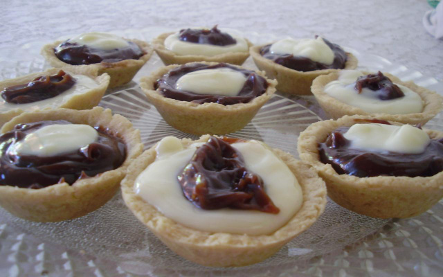 Tortinhas de brigadeiro com creme de limão