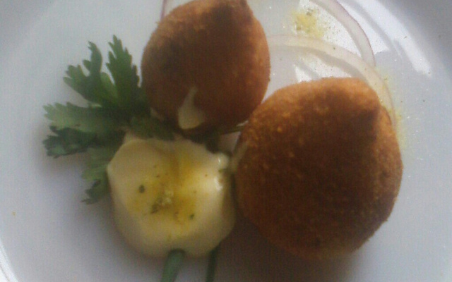 Coxinha de frango com requeijão cremoso