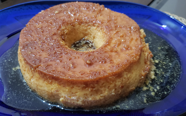 Pudim de leite condensado com banana e aveia