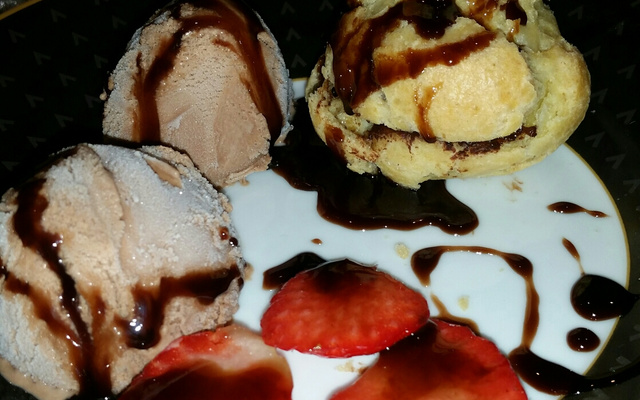 Profiteroles com sorvete